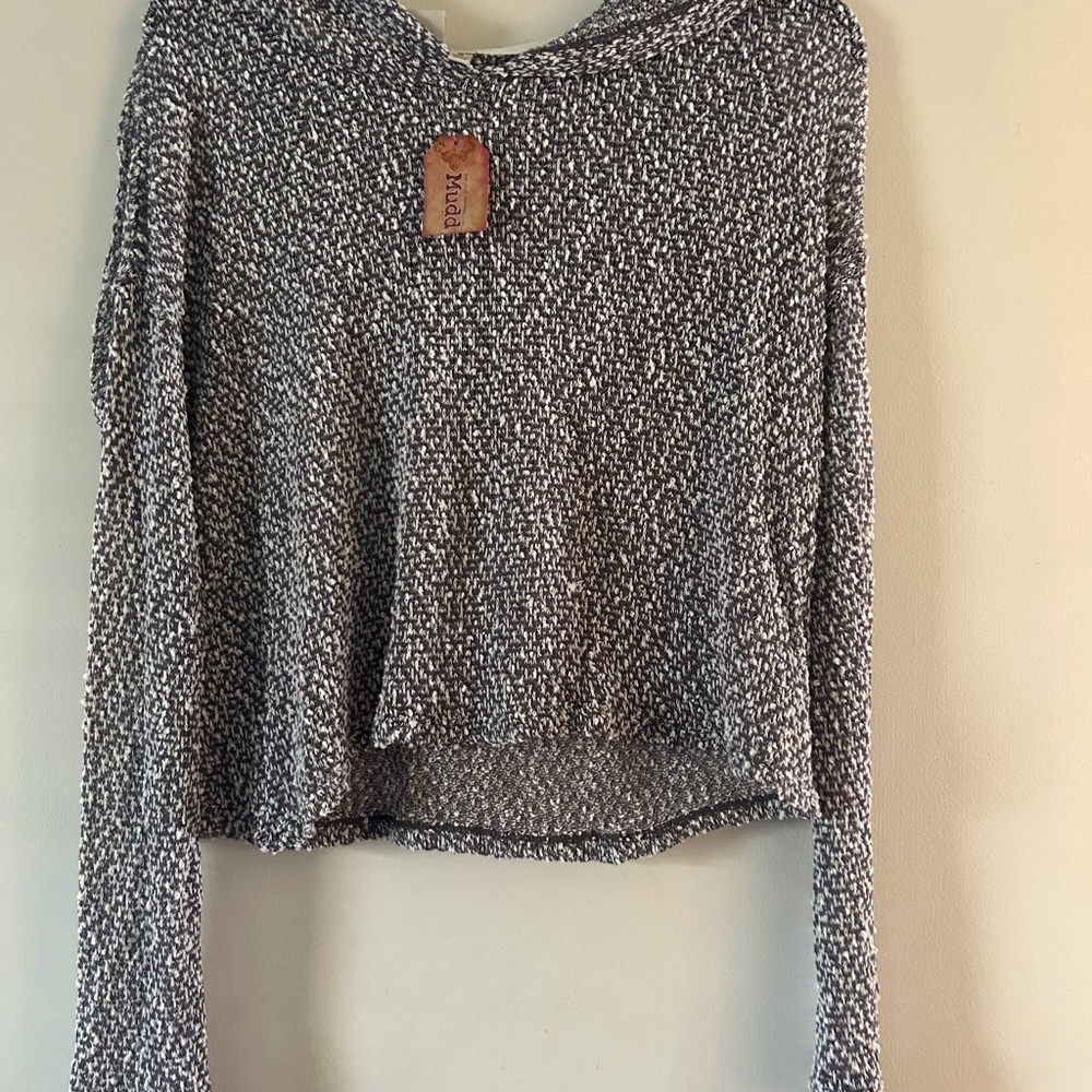 Lightweight Mudd sweater with hood